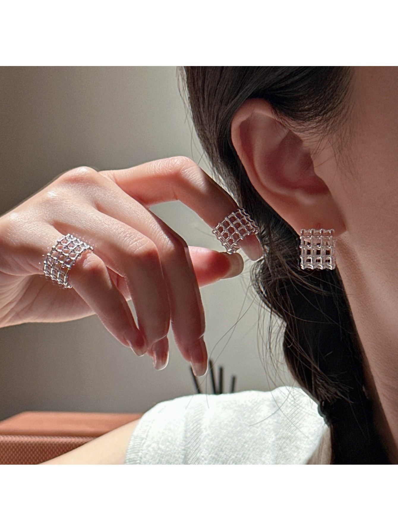 S925 pure silver ear stud ear clip niche design retro grid simple earrings fashionable and personalized ear accessories 