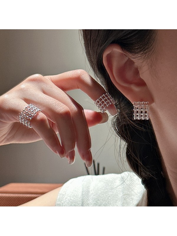 S925 pure silver ear stud ear clip niche design retro grid simple earrings fashionable and personalized ear accessories