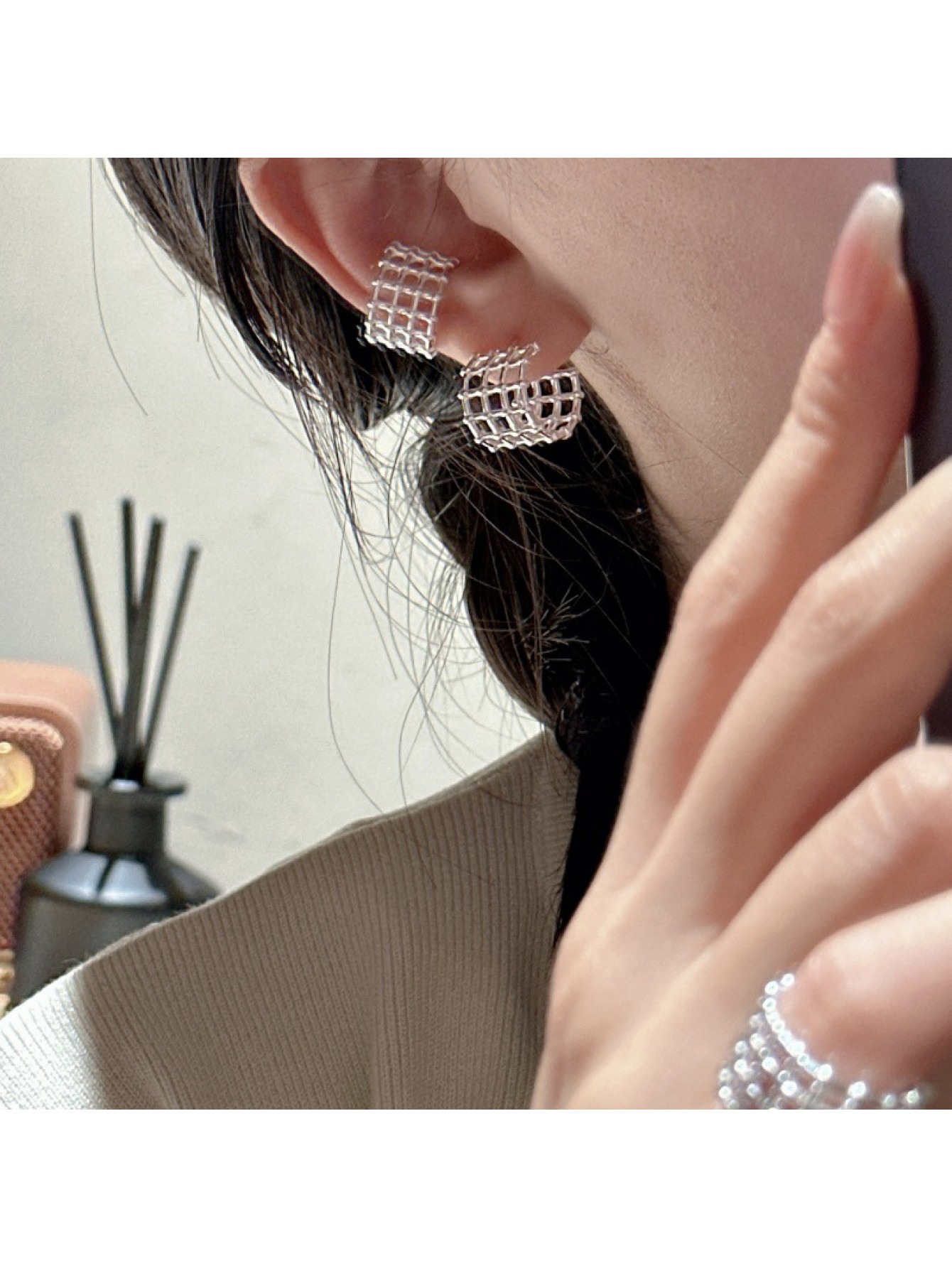S925 pure silver ear stud ear clip niche design retro grid simple earrings fashionable and personalized ear accessories 
