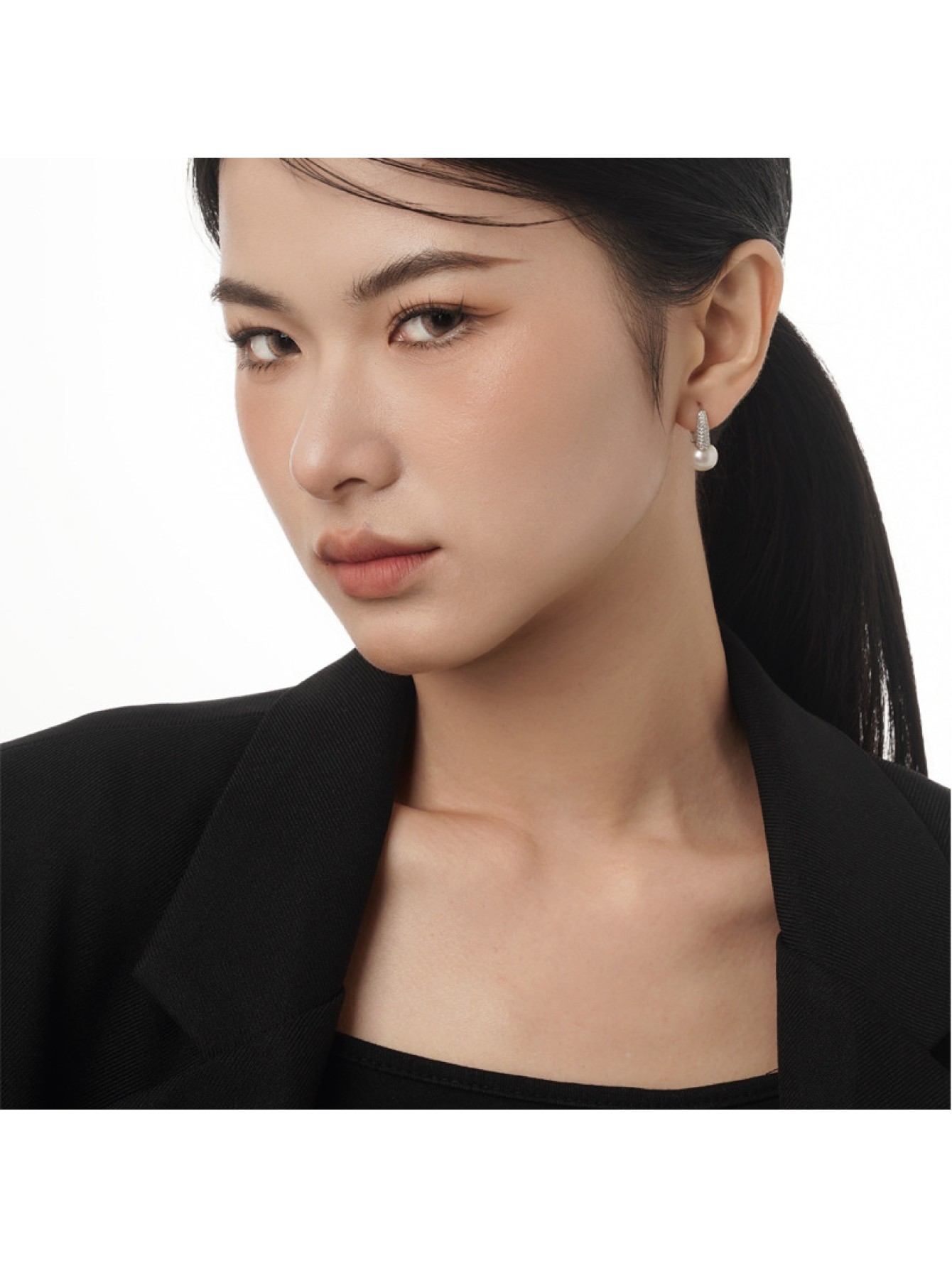 Simple and fashionable S925 pure silver natural freshwater pearl ear buckle women's super sparkling diamond geometric earrings 