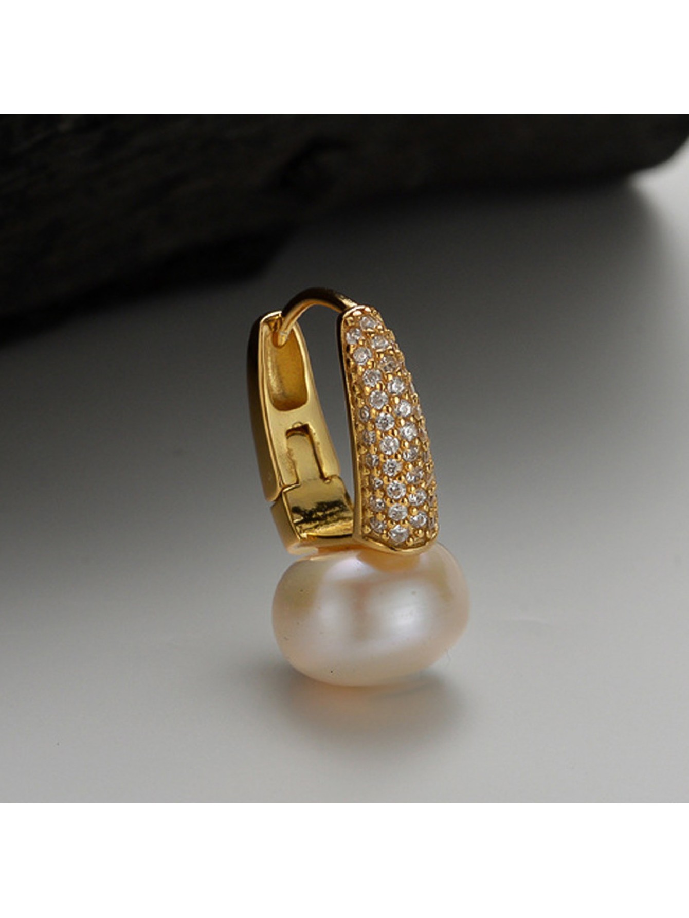 Simple and fashionable S925 pure silver natural freshwater pearl ear buckle women's super sparkling diamond geometric earrings 
